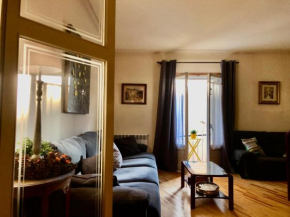 Maison Biscuit. Apartament a la plaça de la vila